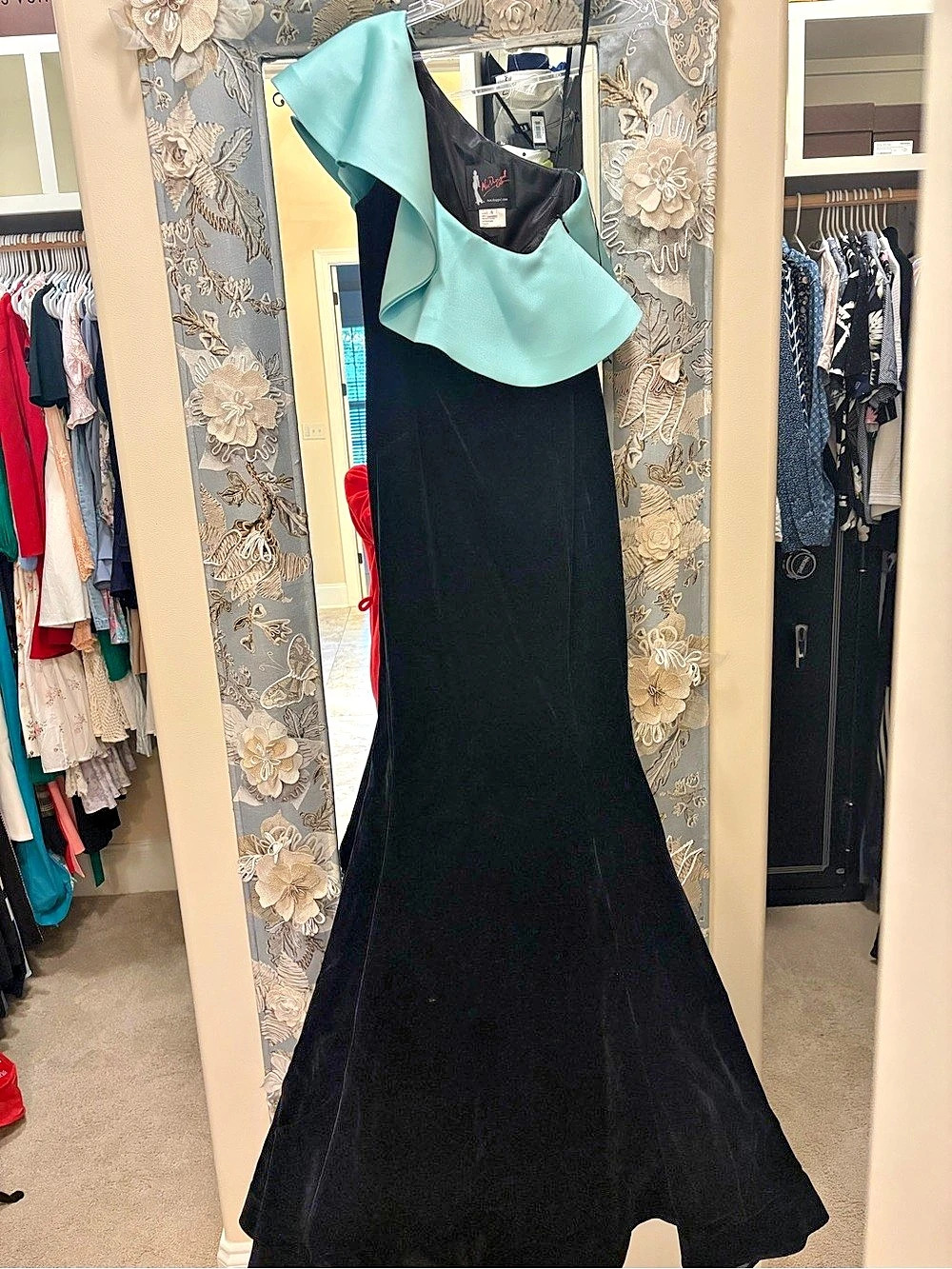 Mac Duggal Evenings Black & Blue Velvet Maxi Dress Size 6 Like New